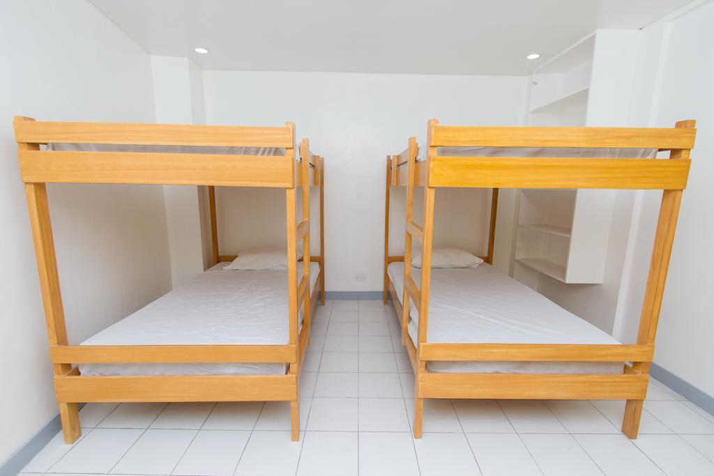 Lokal Hostel Макати Номер фото