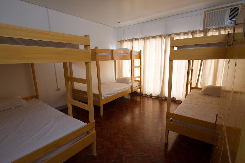 Lokal Hostel Макати Номер фото