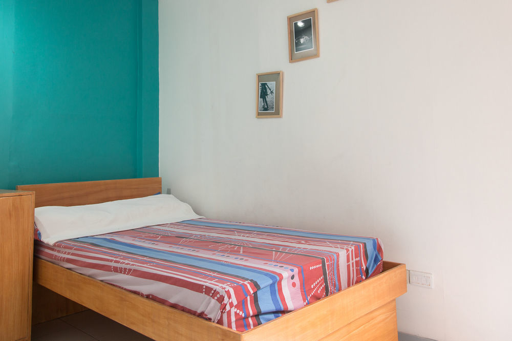 Lokal Hostel Макати Экстерьер фото