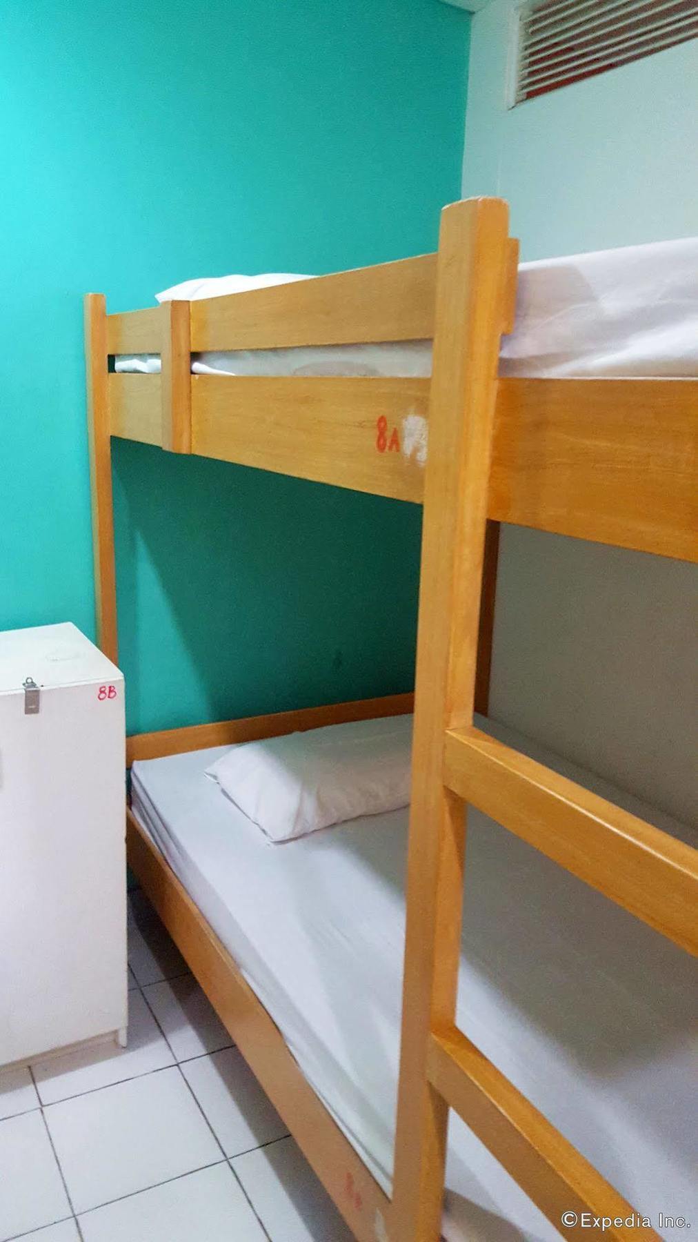 Lokal Hostel Макати Экстерьер фото