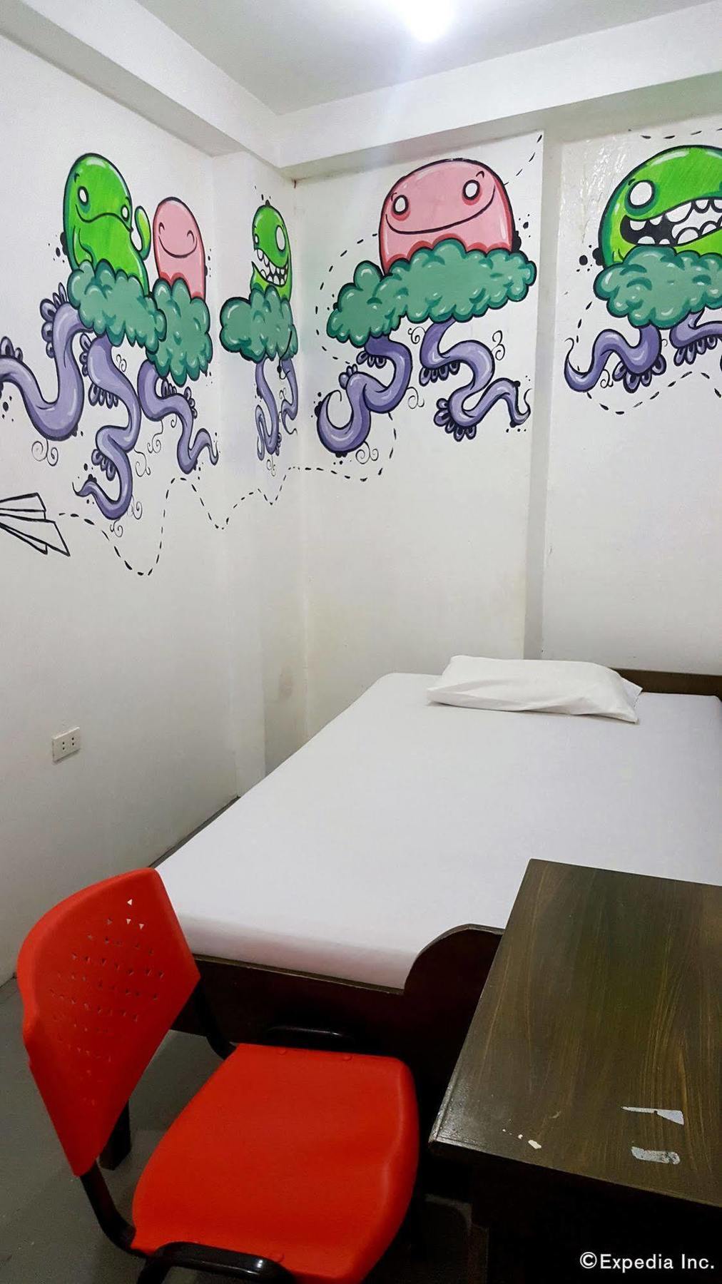 Lokal Hostel Макати Экстерьер фото
