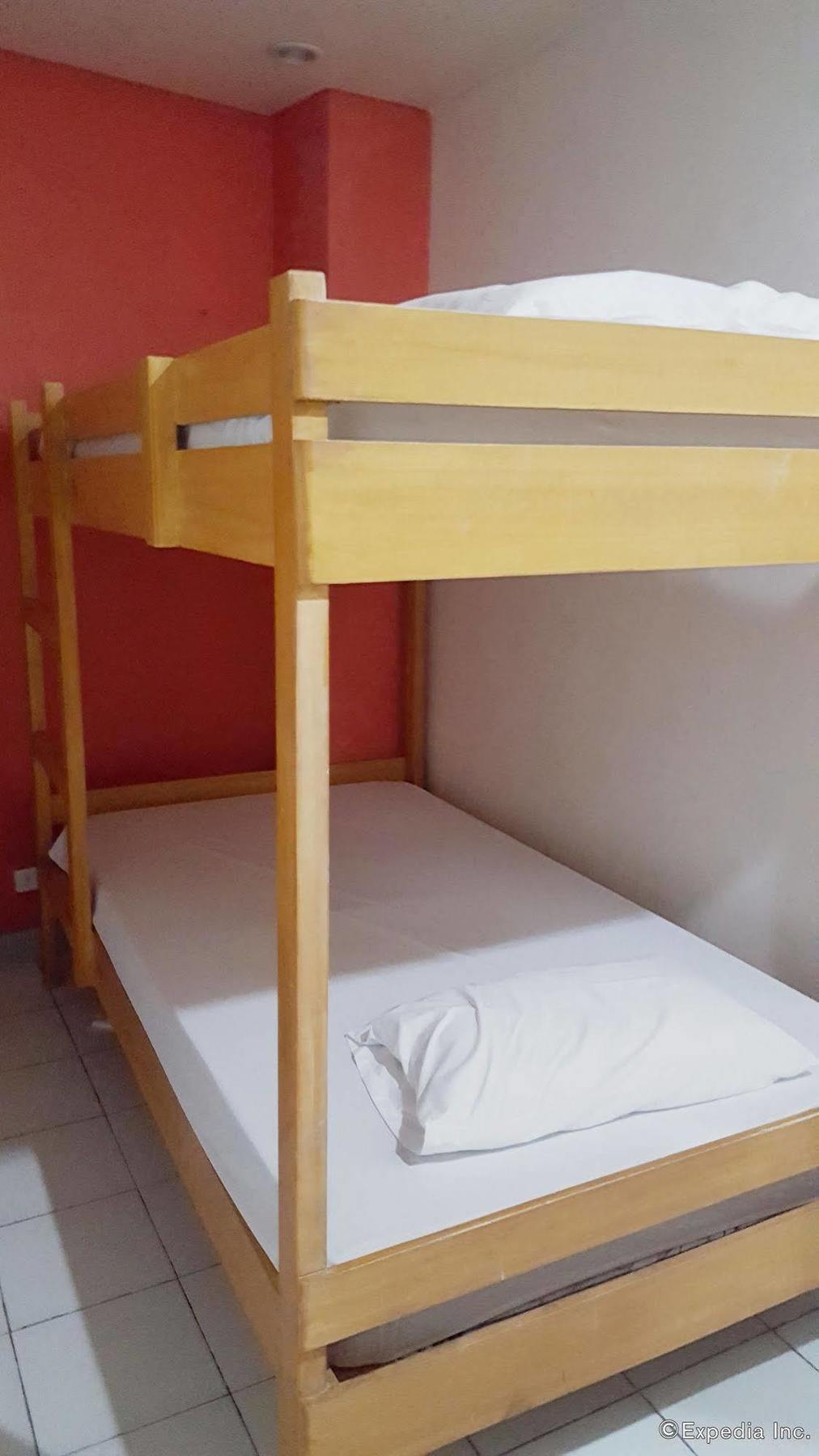 Lokal Hostel Макати Экстерьер фото