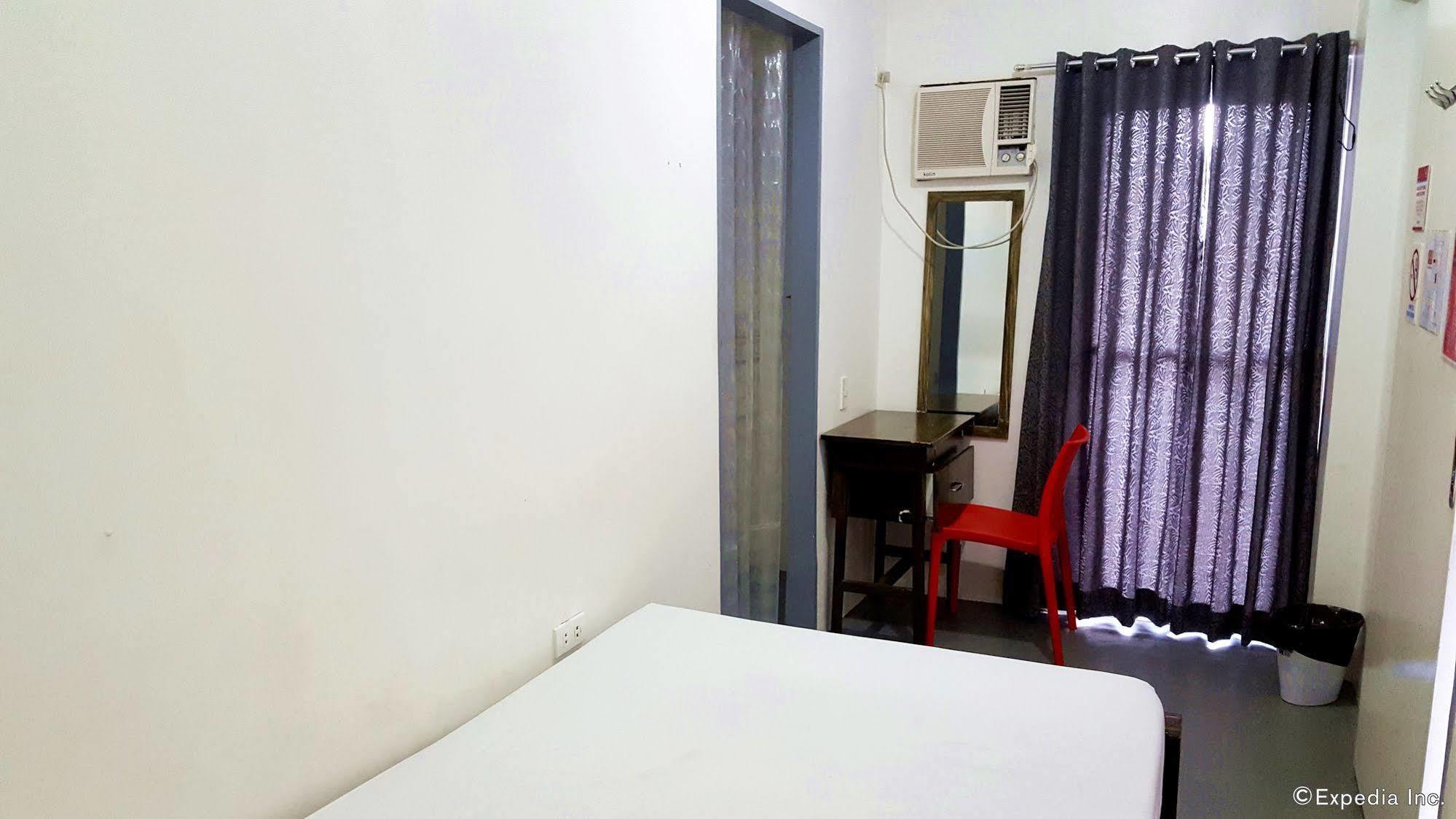 Lokal Hostel Макати Экстерьер фото