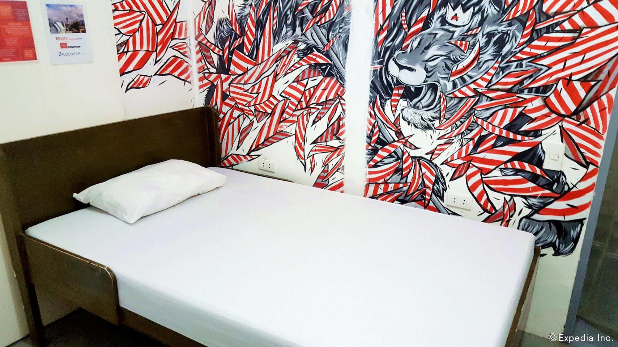 Lokal Hostel Макати Экстерьер фото