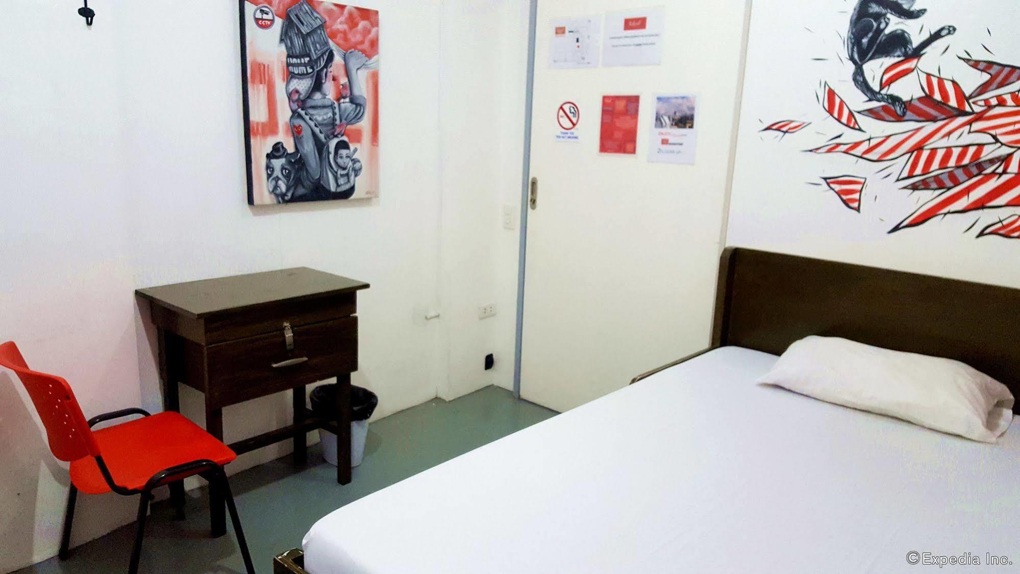 Lokal Hostel Макати Экстерьер фото
